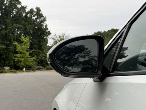 Used 2019 Volkswagen Golf SE image 11