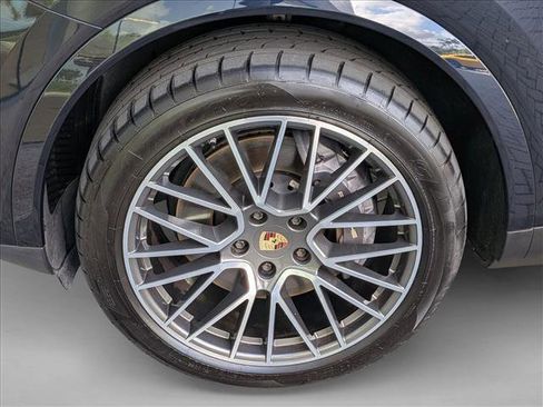 Used 2023 Porsche Cayenne Platinum Edition AWD/4WD image 25