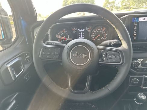 Used 2024 Jeep Gladiator Sport AWD/4WD image 24