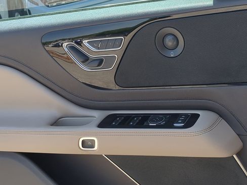 Used 2022 Lincoln Aviator Reserve w/ Class IV Trailer Tow Package image 13