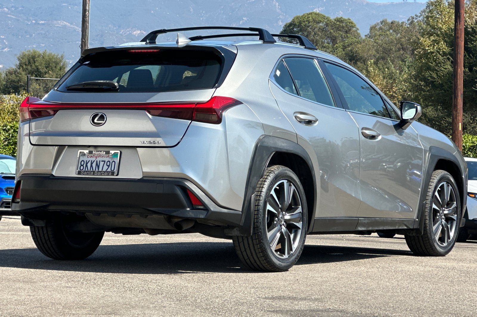 Used 2019 Lexus UX 200 w/ Premium Package FWD image 4