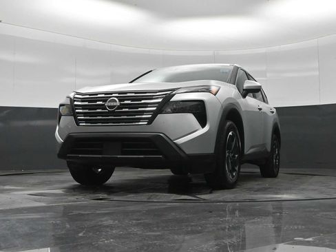 Used 2025 Nissan Rogue SV AWD/4WD image 20