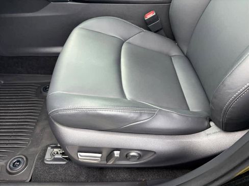 Used 2024 Toyota Venza Nightshade image 23