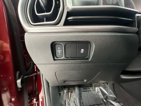 Used 2025 Kia Sorento S image 13