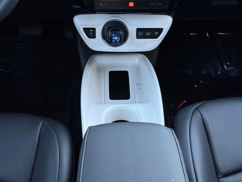 Used 2017 Toyota Prius Prime Advanced image 22