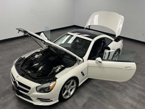 Used 2016 Mercedes-Benz SL 550 w/ Driver Assistance Package image 11