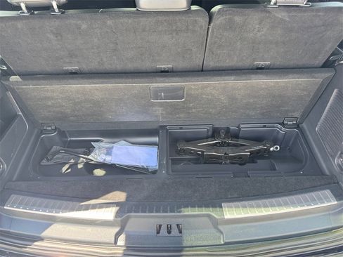 Used 2024 Lincoln Navigator Premiere image 19