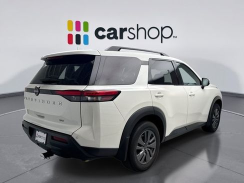Used 2024 Nissan Pathfinder SV FWD image 5