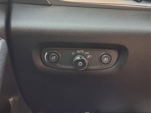 Certified 2018 Chevrolet Traverse Premier w/ Driver Confidence II Package FWD image 12