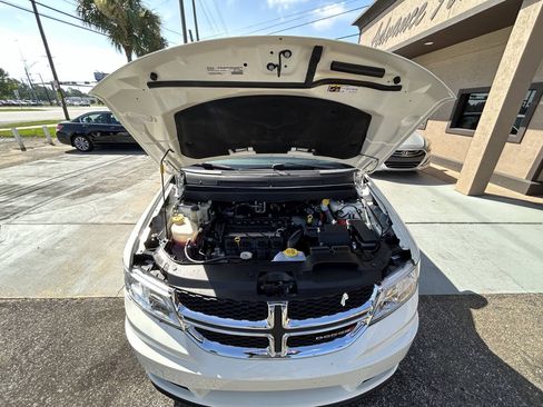 Used 2018 Dodge Journey SE w/ Connectivity Group FWD image 9
