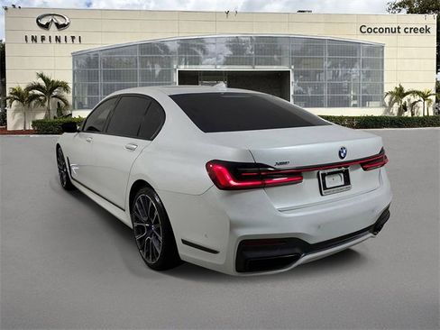 Used 2022 BMW 750i xDrive w/ Executive Package image 3