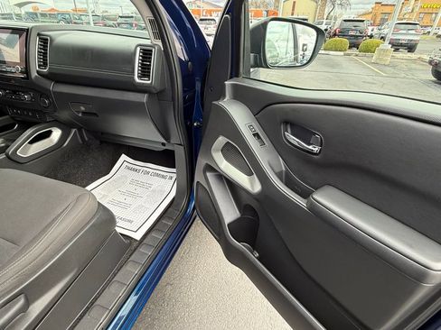 Used 2023 Nissan Frontier SV w/ SV Convenience Package image 23
