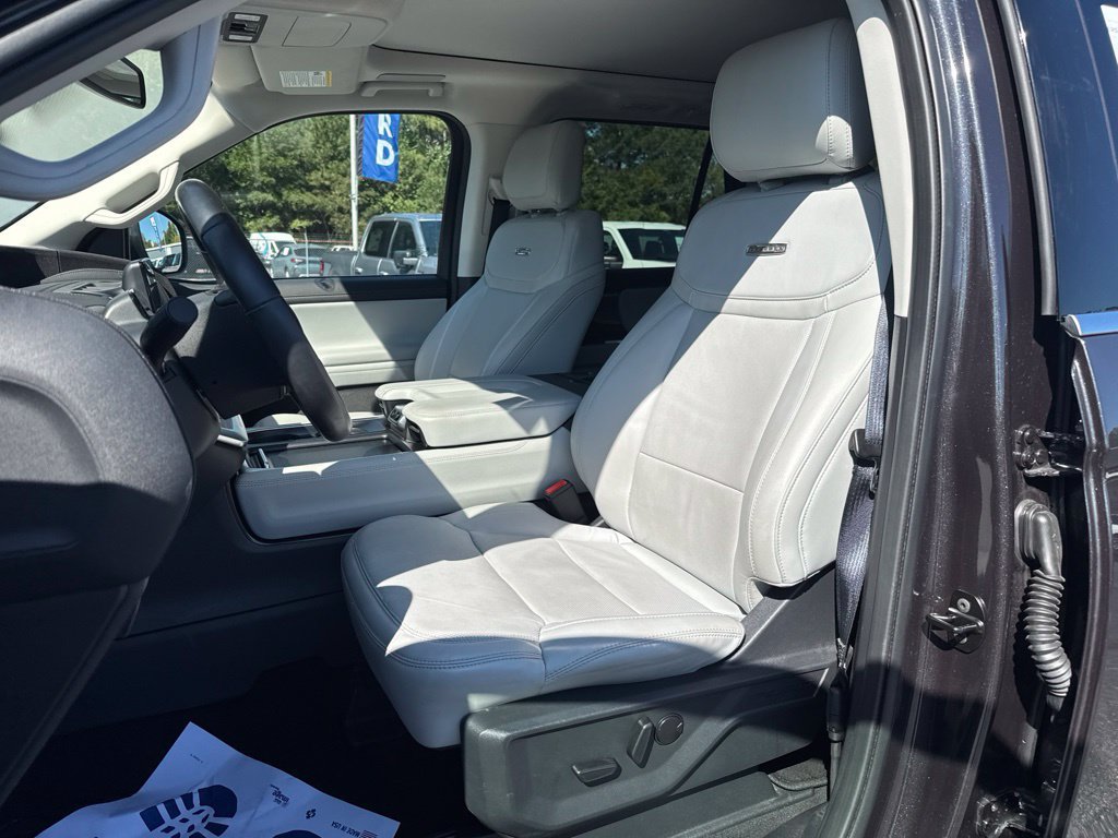 Used 2025 Ford Expedition Max Platinum w/ Driver's Package AWD/4WD image 9