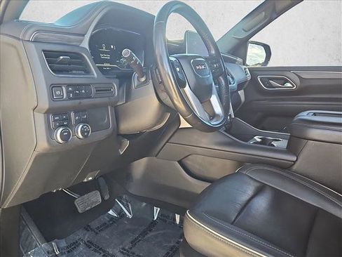 Used 2023 GMC Yukon XL SLT image 10