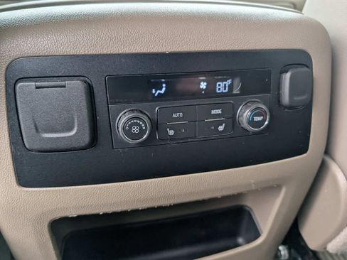 Used 2020 GMC Yukon XL SLT image 16