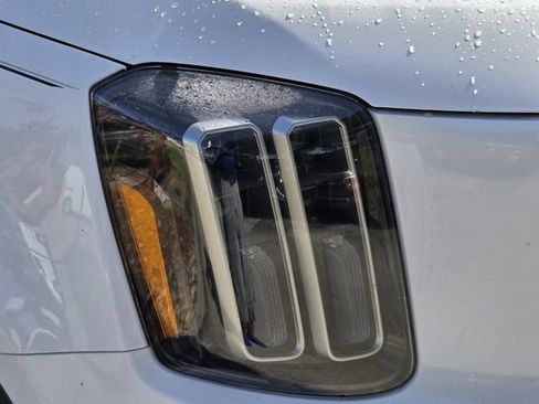 Used 2025 Kia Telluride SX FWD image 10