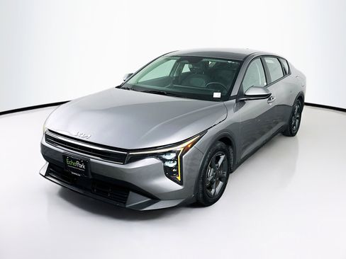 Used 2025 Kia K4 LXS image 3