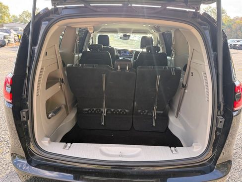 Certified 2024 Chrysler Pacifica Touring-L image 30