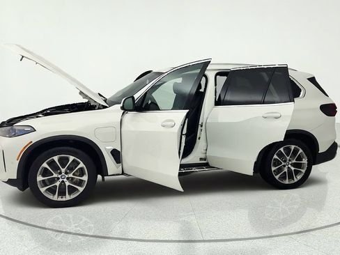 Used 2025 BMW X5 xDrive50e AWD/4WD image 31