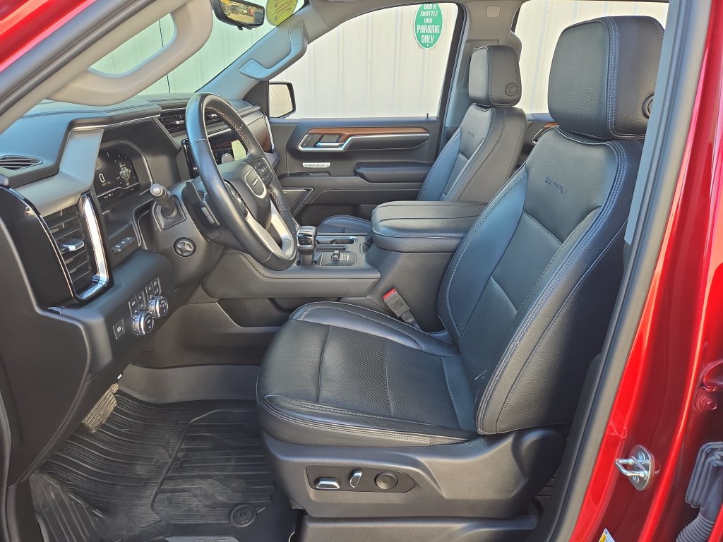 Used 2023 GMC Sierra 1500 Denali w/ Technology Package AWD/4WD image 14