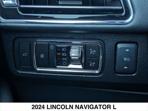 Certified 2024 Lincoln Navigator L Reserve AWD/4WD image 18