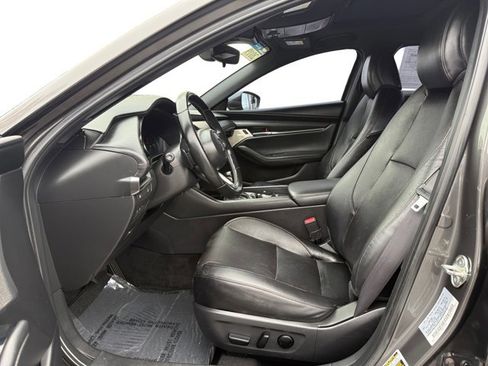 Used 2019 MAZDA MAZDA3 Hatchback w/ Premium Package image 10