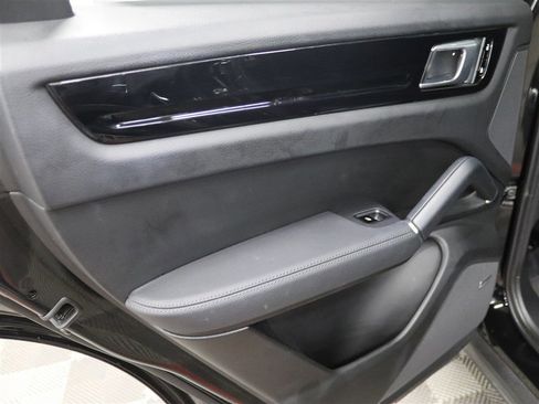 Used 2021 Porsche Cayenne AWD/4WD image 19