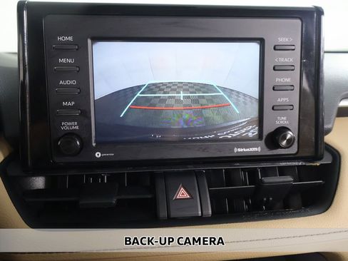 Used 2022 Toyota RAV4 XLE AWD/4WD image 5
