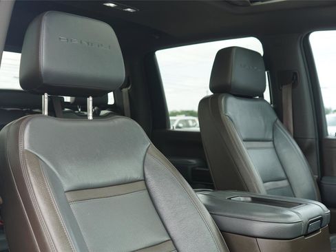 Used 2022 GMC Sierra 3500 Denali w/ Denali Ultimate Package AWD/4WD image 29