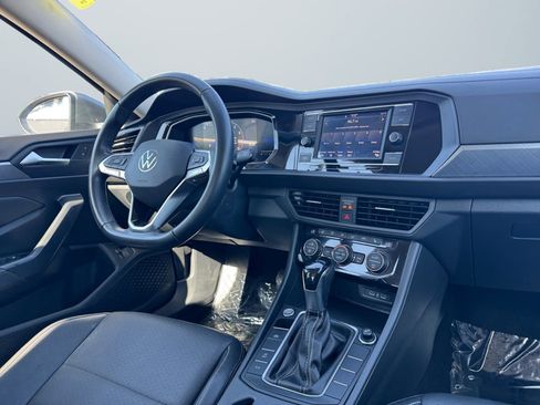 Used 2024 Volkswagen Jetta SE FWD image 14