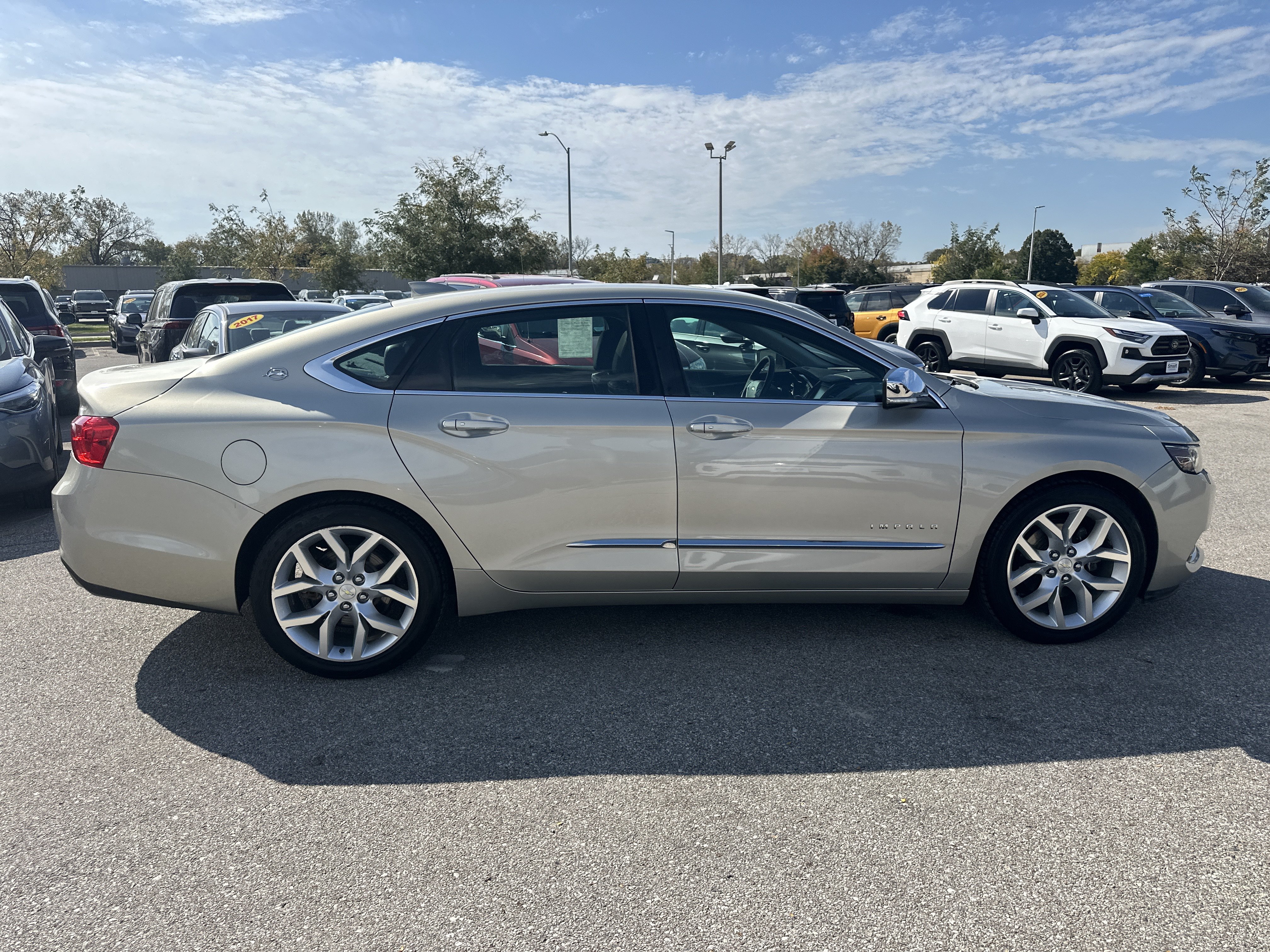 Used 2015 Chevrolet Impala LTZ FWD image 3