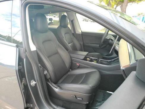 Used 2021 Tesla Model Y Long Range AWD/4WD image 24