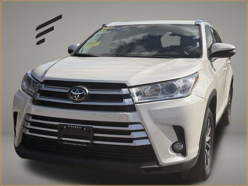 Used 2019 Toyota Highlander XLE image 1