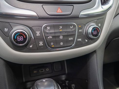 Used 2021 Chevrolet Equinox Premier FWD image 22