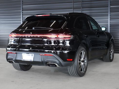 Certified 2023 Porsche Macan image 10