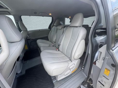 Used 2013 Toyota Sienna XLE FWD image 8