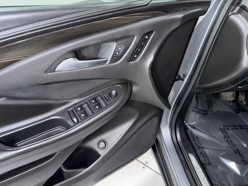 Used 2020 Buick Envision Essence FWD image 11