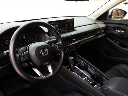 Used 2023 Honda Accord Touring image 16
