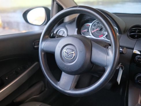 Used 2014 MAZDA MAZDA2 Sport FWD image 32