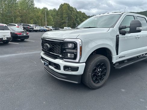 New 2026 Ford F250 Lariat w/ Black Appearance Package image 10
