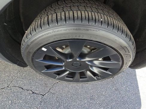 Used 2023 Tesla Model Y Long Range image 27