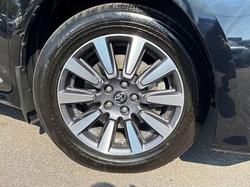 Used 2019 Toyota Sienna XLE image 28