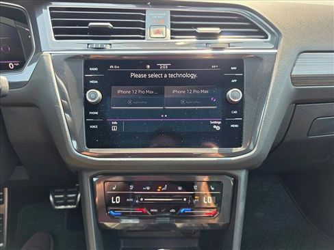 Used 2022 Volkswagen Tiguan SEL R-Line AWD/4WD image 29