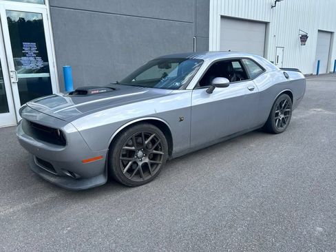 Used 2016 Dodge Challenger R/T Scat Pack RWD image 3