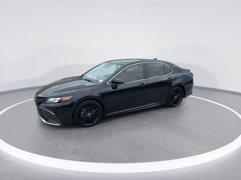 Used 2022 Toyota Camry XSE w/ Navigation Package image 3