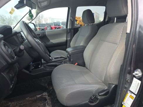 Used 2022 Toyota Tacoma SR image 19