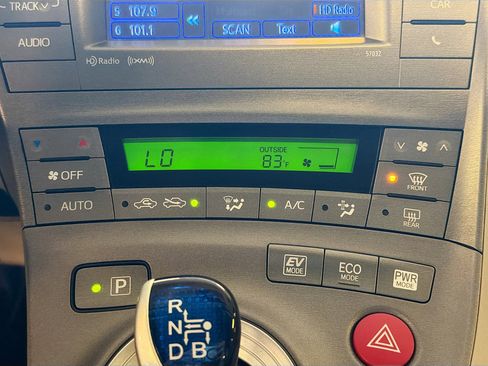 Used 2015 Toyota Prius Three w/ Solar Roof Package image 22