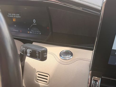 Used 2020 Lincoln Navigator Reserve w/ Luxury Package RWD image 14