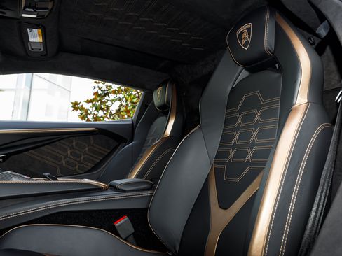 Used 2024 Lamborghini Revuelto AWD/4WD image 65