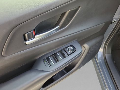Certified 2025 Toyota Prius Plug-In Hybrid FWD image 28